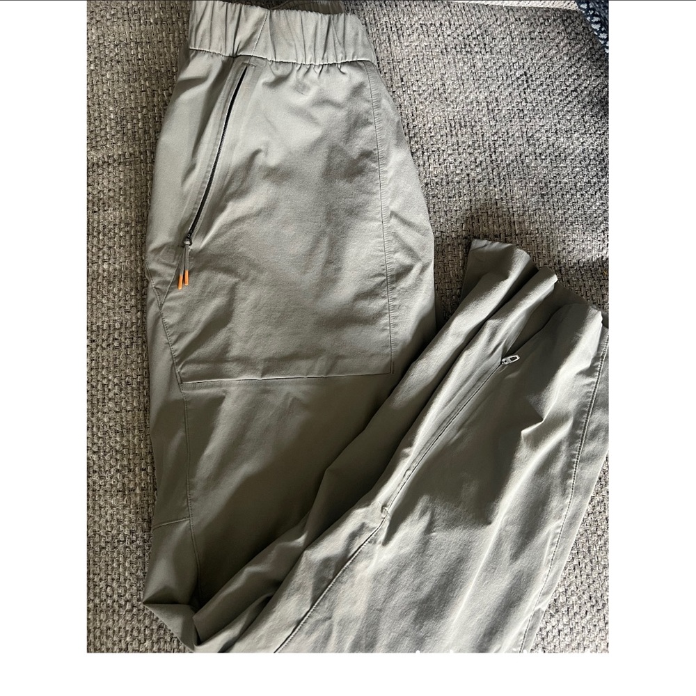 Lululemon Utlilty Joggers 💚